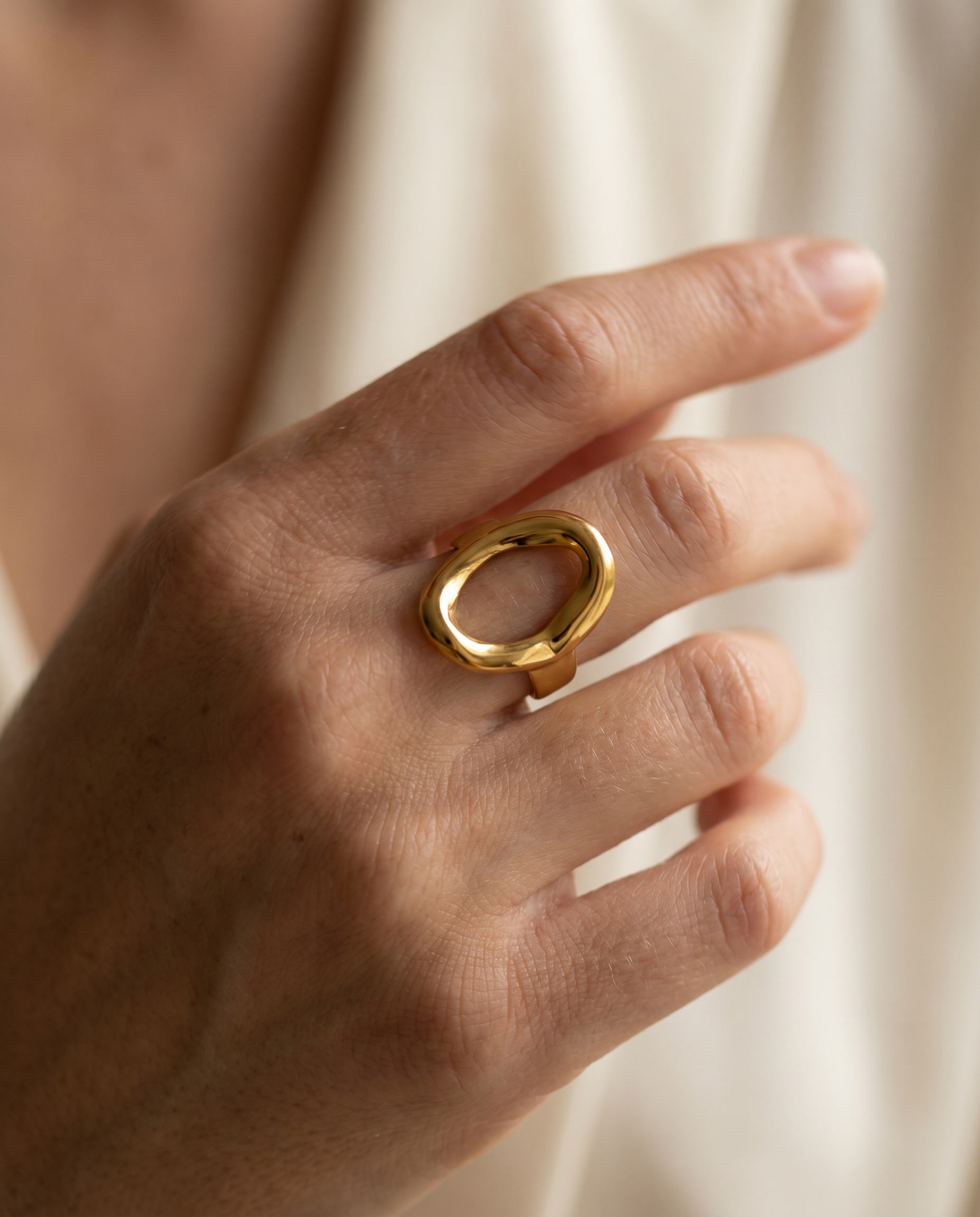 Hollow Oval Ring